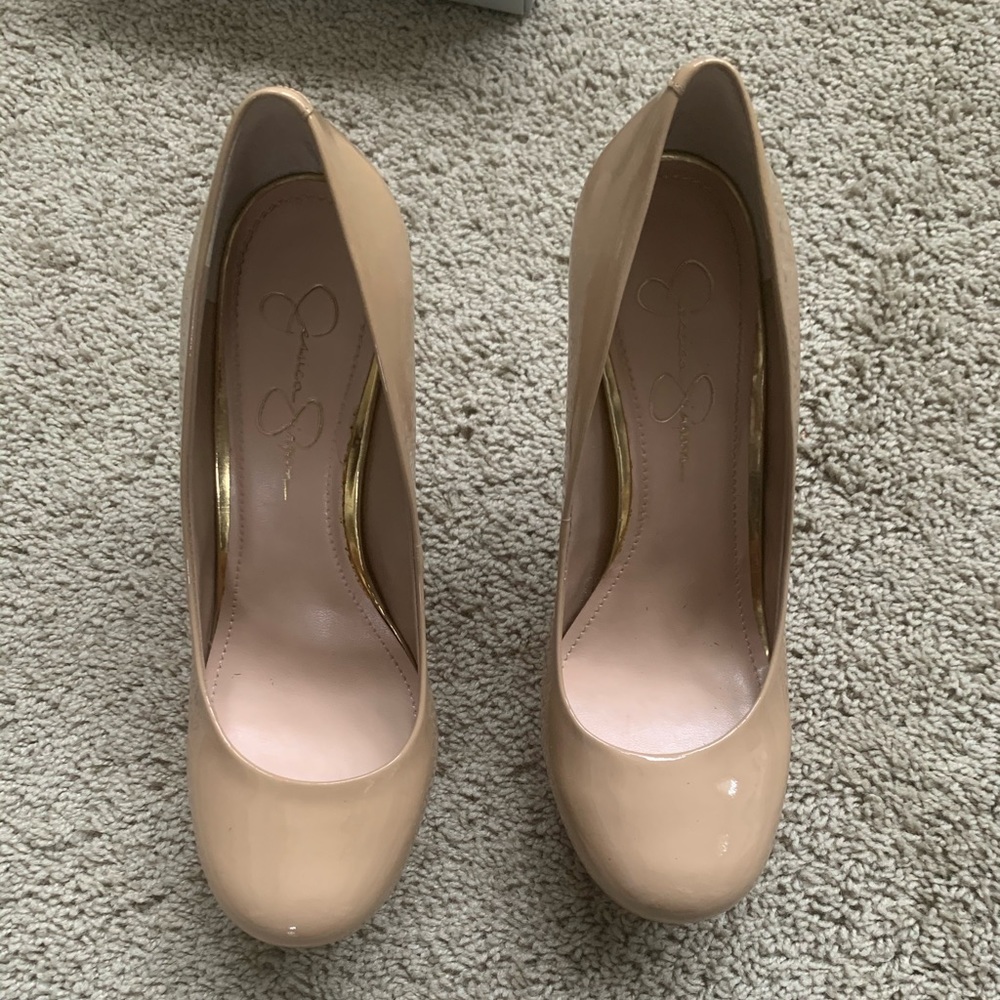 Jessica Simpson pumps